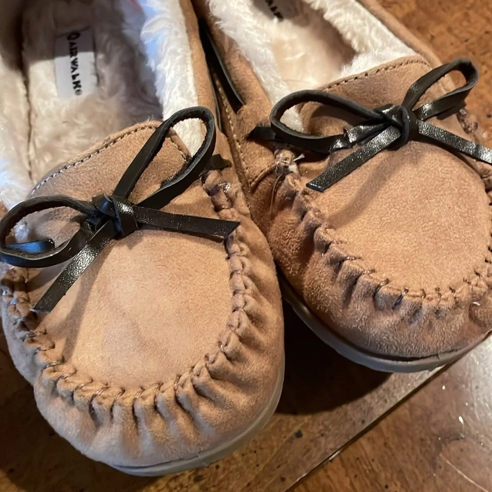 AIRWALK Girls Sherpa Lined Slippers - size 2